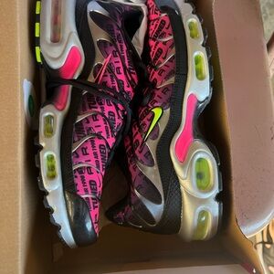 Men Air Max size 8 fits ladies 9.5